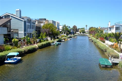 5 BEST Things to Do at Venice Beach Canals