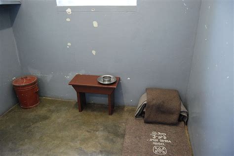 File:Nelson Mandela's prison cell, Robben Island, South Africa.jpg - Wikipedia