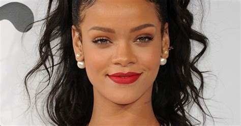 Rihanna Posts No Makeup Selfies and Looks Flawless, Plus Other Celebs Who Look Better Without Makeup