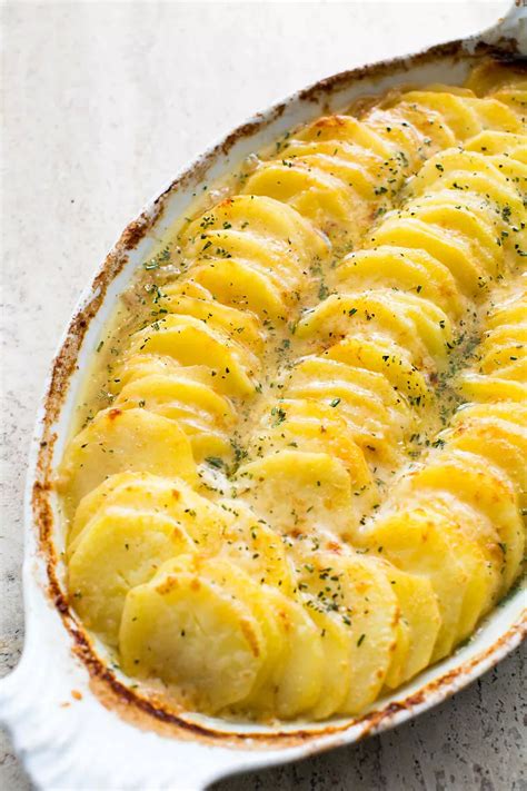 These Cheesy Scalloped Potatoes Skip the Fussy Béchamel Sauce | สูตรอาหาร