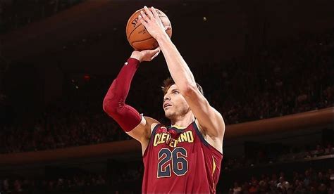 Kyle Korver Becomes 5th NBA Player With 2,100 Three Pointers