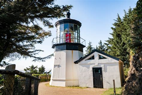 11 ICONIC Lighthouses on the OREGON COAST (+ Brief History Lesson)