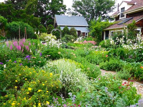 Cottage Garden Design Ideas | HGTV