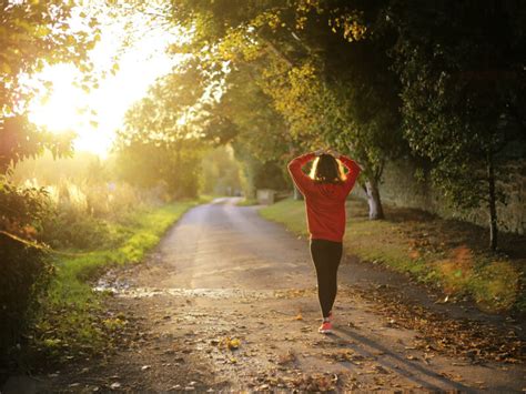 Walking outdoors is good for your brain - ReallyGood.com