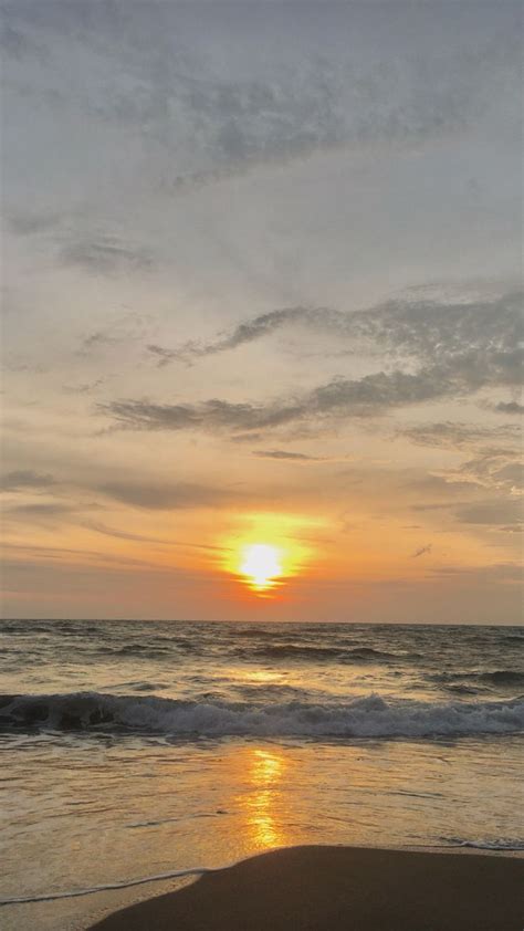 gambar pantai sunset - Natalie Terry