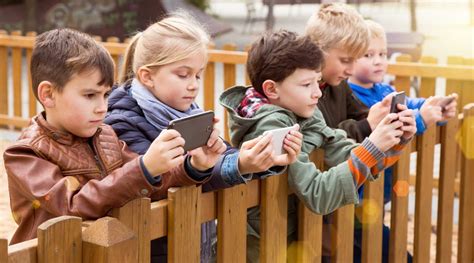 Tech tots: 2 in 5 kids under 12 own a smartphone - finder.com.au