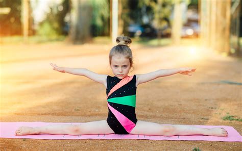 Picture Little girls twine gym Children Gymnastics Hands 3840x2400