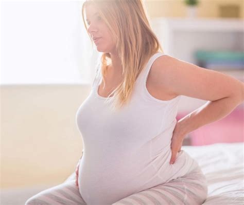 Pregnant woman with back pain - Clearview Chiropractic