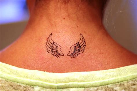 20 Angel Wing Neck Tattoos For Men Wings PNG – Wallpaper