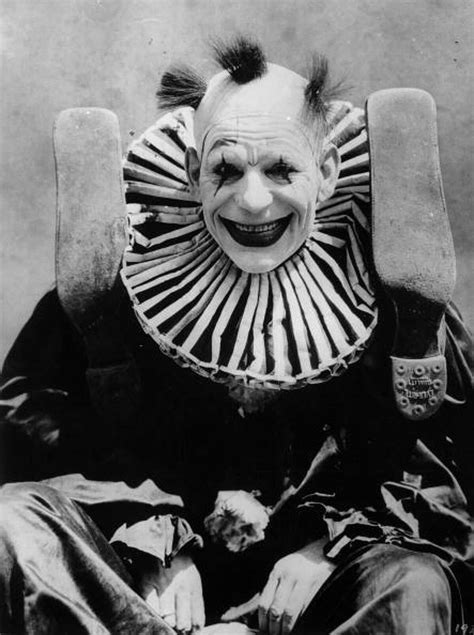 Vintage photos of unintentionally creepy clowns