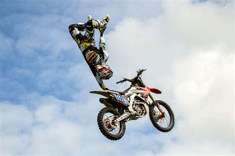 Hire Motorbike STUNT Shows For EVENTS - Streets United