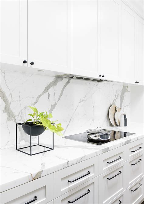 14 White Marble Kitchen Backsplash Ideas You'll Love