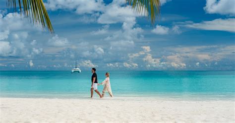 Maldives Honeymoon: Travel Guide + Top 5 Resorts