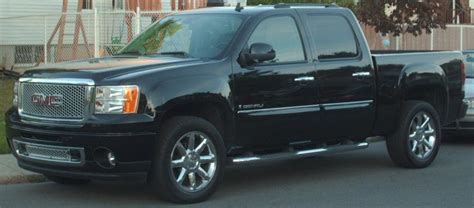 File:'07 GMC Sierra Denali.jpg - Wikimedia Commons