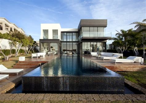 Modern house with pool promises a good time outdoors – Ofdesign