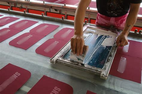 What Is Screen Printing on Fabric: A Comprehensive Guide