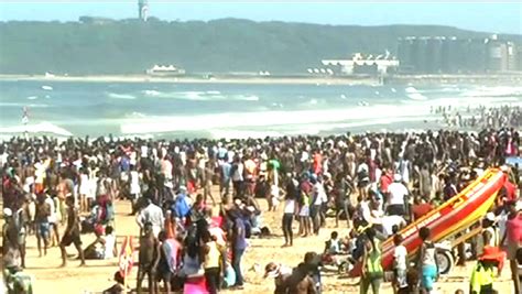 Thousands of holidaymakers descend on Durban's beaches - SABC News - Breaking news, special ...