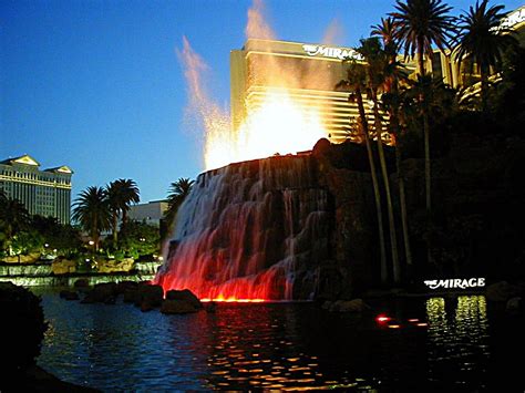 THE MIRAGE VOLCANO | Las vegas, Vacation, Vegas