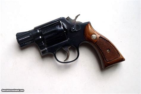 SMITH & WESSON MODEL 10 - SNUB NOSE REVOLVER WITH HOLSTER