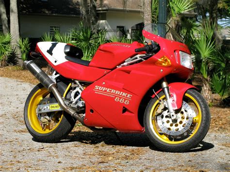 1993 Ducati 888 SP5 - Moto.ZombDrive.COM