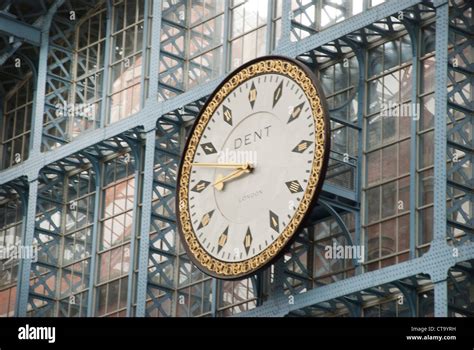 Clock at St Pancras International Station, London, United Kingdom Stock Photo - Alamy