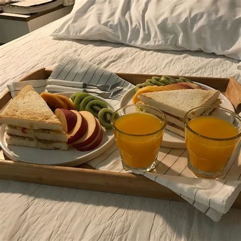 Breakfast in bed | Aesthetic food, Healty food, Pretty food