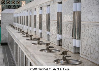 Mecca Saudi Arabia Drinking Zam-zam Water Stock Photo 2275675131 | Shutterstock