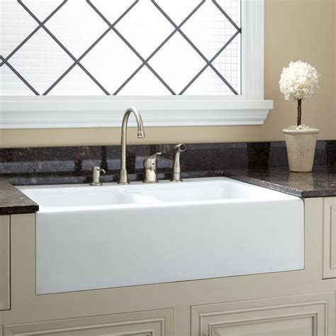 Black granite farmhouse sink | Hawk Haven