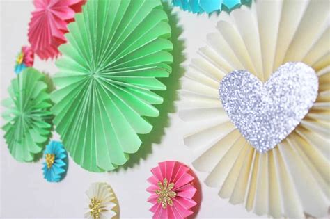 DIY Paper Fan Decorations Cupcake Toppers | Bespoke-Bride: Wedding Blog