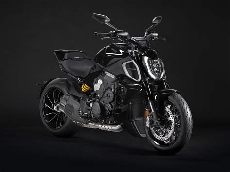 2023 Ducati Diavel V4 First Look Preview | MotorCycle News