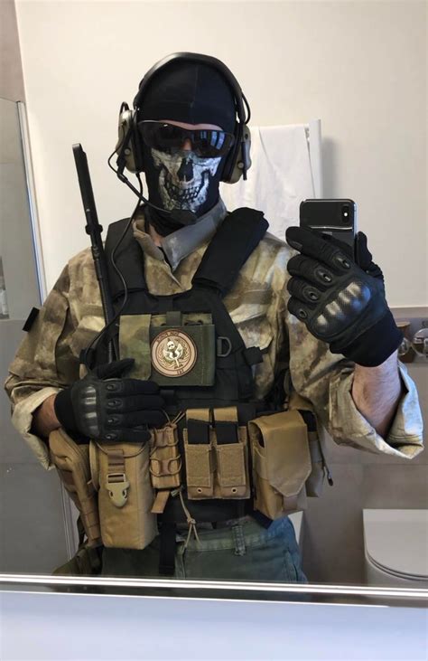 My Ghost (MW2) cosplay. I really hope to see him in the new Call of Duty, he’s such an iconic ...