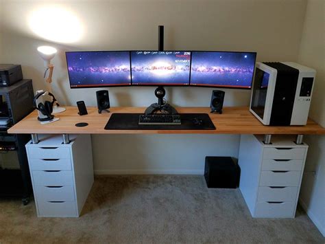 The Triple Monitor, Dual Desk Workspace | Lifehacker Australia