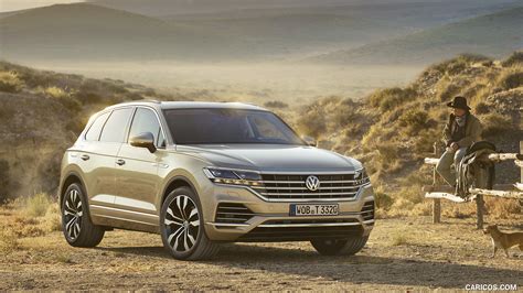 Volkswagen Touareg | 2019MY | Front Three-Quarter