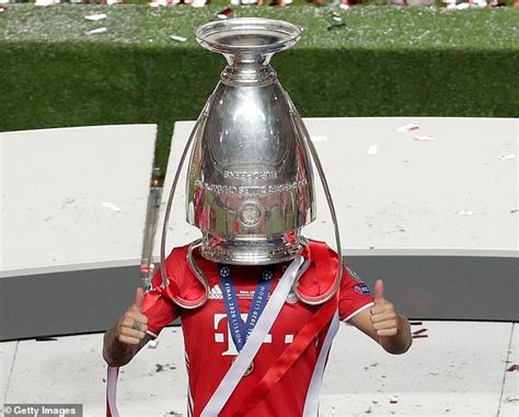 Guess the Bayern Munich star who is under the Champions League trophy | Champions league trophy ...