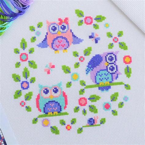 Free Owl Cross Stitch Pattern | Toallas punto de cruz, Imagenes punto de cruz, Buhos punto de cruz