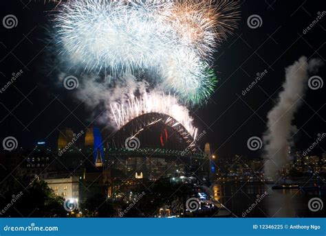 Sydney Harbour Bridge NYE Fireworks Stock Image - Image of house, landmark: 12346225