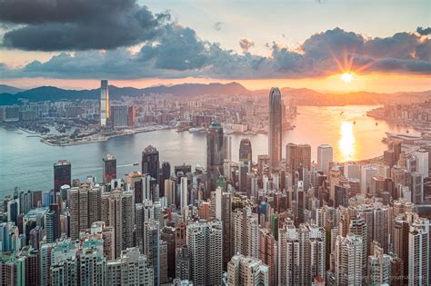 A Spectacular Sunrise at Victoria Peak, Hong Kong | WT Journal