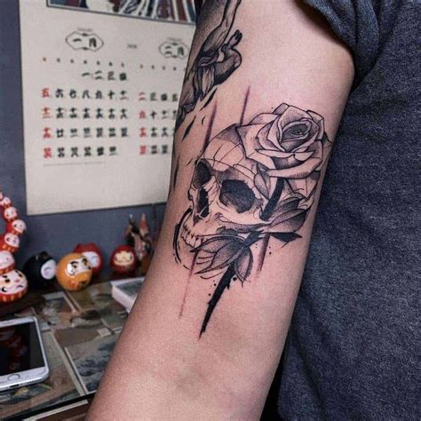 Rose and Skull Tattoo Meaning and Symbolism [2024 Guide] | Skull rose tattoos, Skull tattoo ...