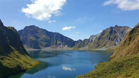 Hiked for an hour for this view (Mt. Pinatubo Crater Lake) : r/Philippines