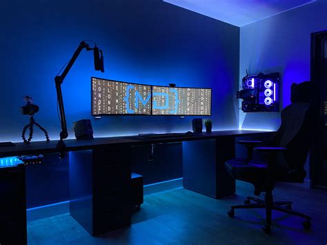 Just finished my minimal home office setup, wall mounted watercooled PC, dual 34” ultrawide ...