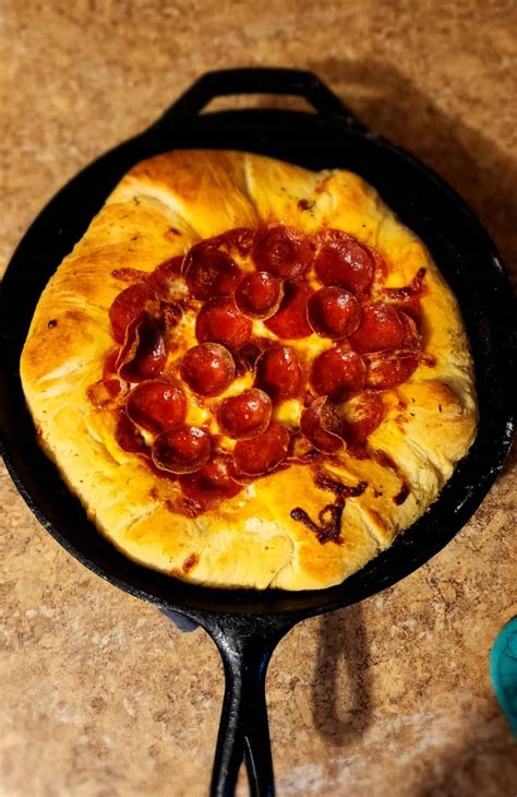 Cast Iron Skillet Stuffed Crust Pizza Recipe - Delishably