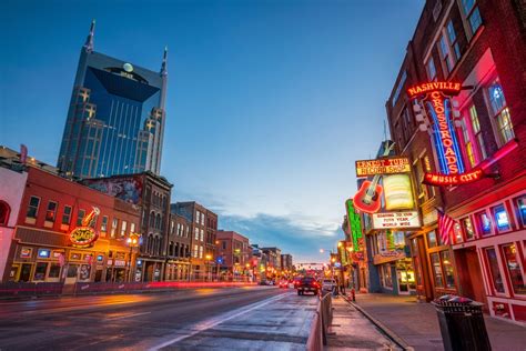 4 BEST Ways to Enjoy Broadway Street in Downtown Nashville