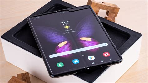 Galaxy Fold: Samsung releases updated Android 10 - iGamesNews