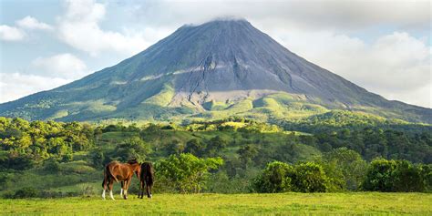 A Guide to Costa Rica's Scenic Volcanoes | Marriott Traveler