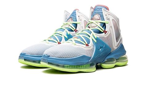 Lace Up Shoes, Blue Shoes, Me Too Shoes, Nike Images, Nike Kicks, Air Bag, Nike Lebron, Lebron ...