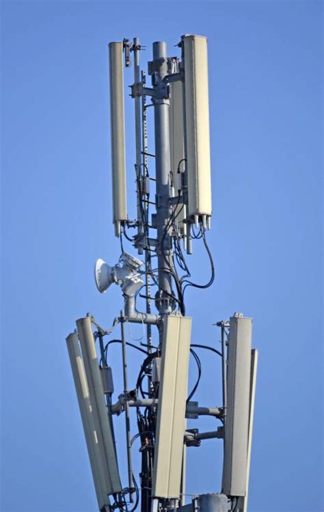 What Should I Consider When Buying a Cell Phone Antenna?