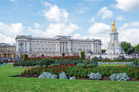 Buckingham Palace in London - The Queen’s Main London Residence – Go Guides