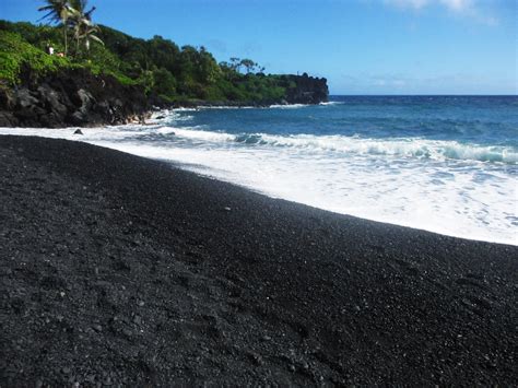 Black sand beach, Maui, Hawaii | Hawaii beaches, Black sand beach hawaii, Black sand beach