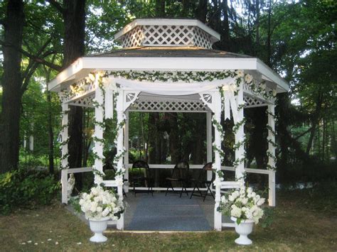 DIY Ideas for decorating the perfect wedding gazebo - The Secret Garden