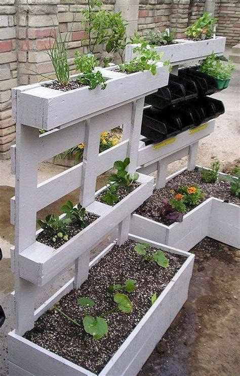 #gardendesign Pallet Crafts, Pallet Ideas, Pallet Diy, Pallet Projects, Outdoor Pallet, Pallet ...